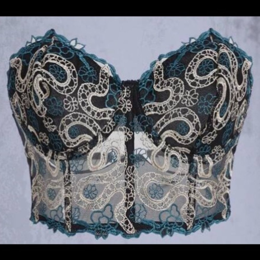 ROMWE Goth Snake Embroidery Crop Tube Top